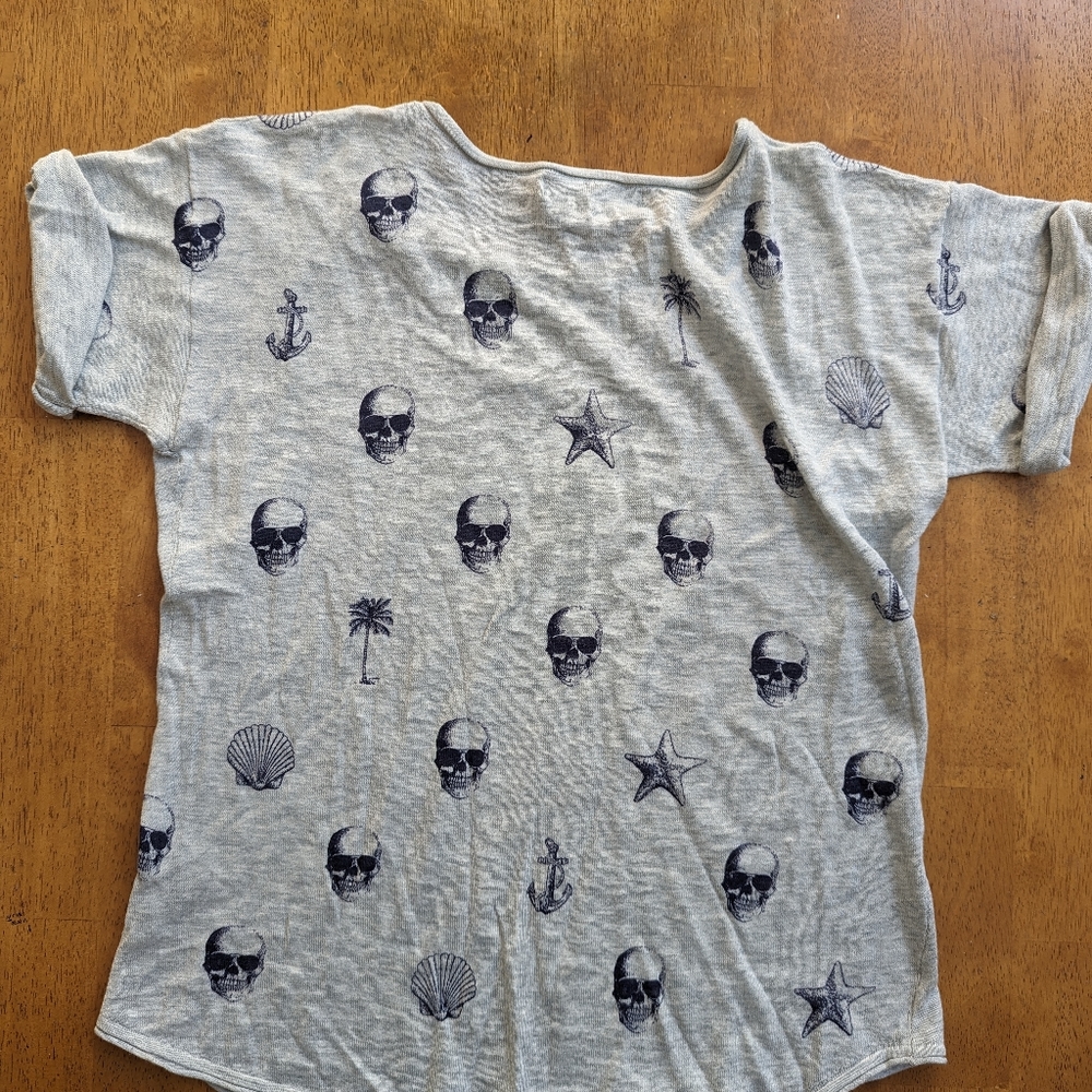 COPY - COPY - SKULL CASHMERE Sz S Small Gray with Black Skulls Short Sleeve NWT - Picture 7 of 11